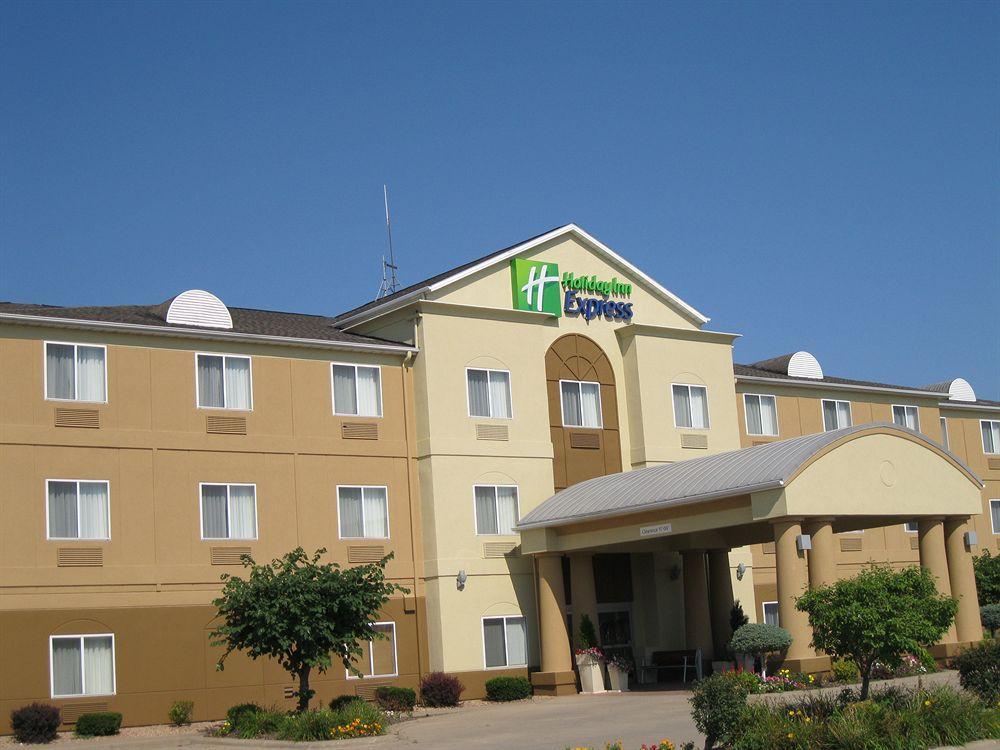 Holiday Inn Express Hotel & Suites Burlington By Ihg Екстер'єр фото