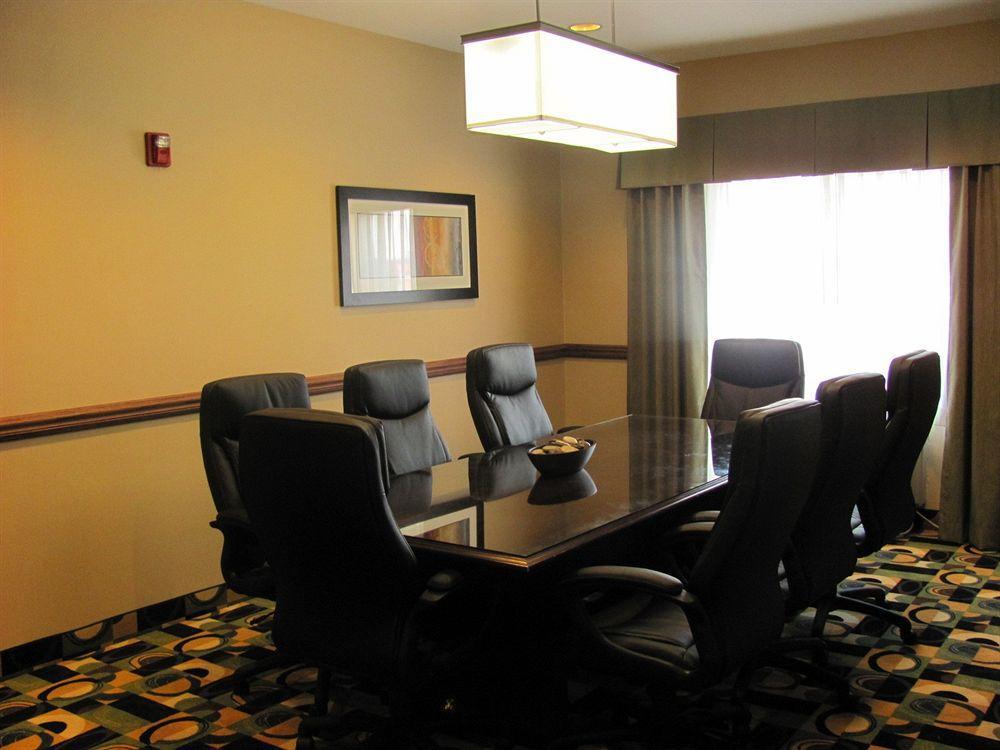 Holiday Inn Express Hotel & Suites Burlington By Ihg Зручності фото