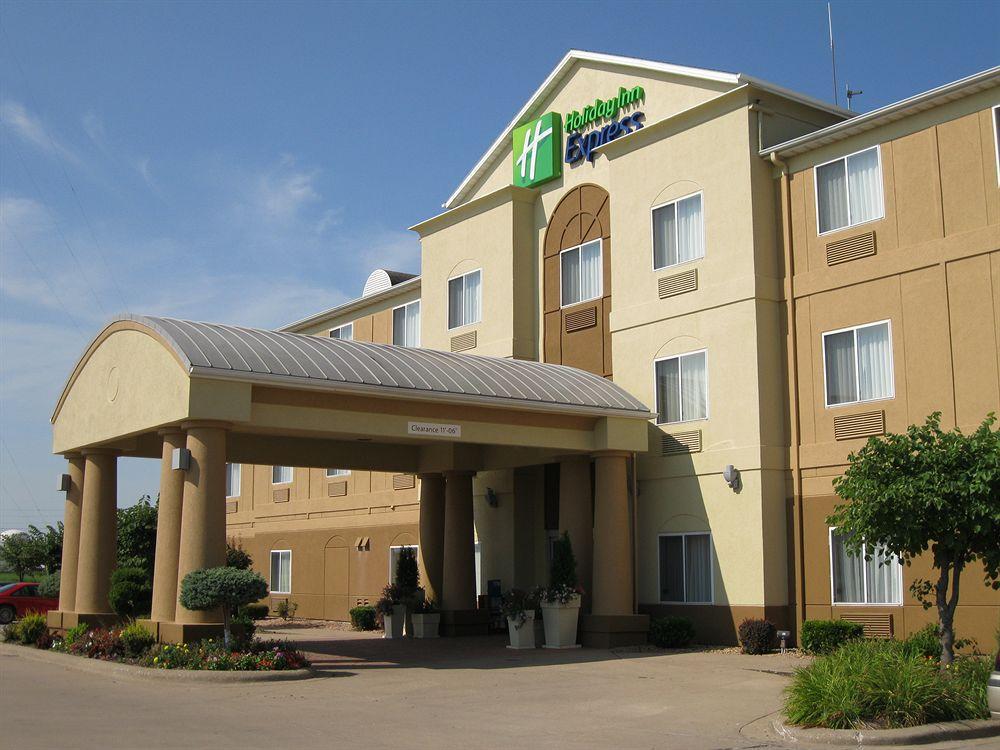 Holiday Inn Express Hotel & Suites Burlington By Ihg Екстер'єр фото