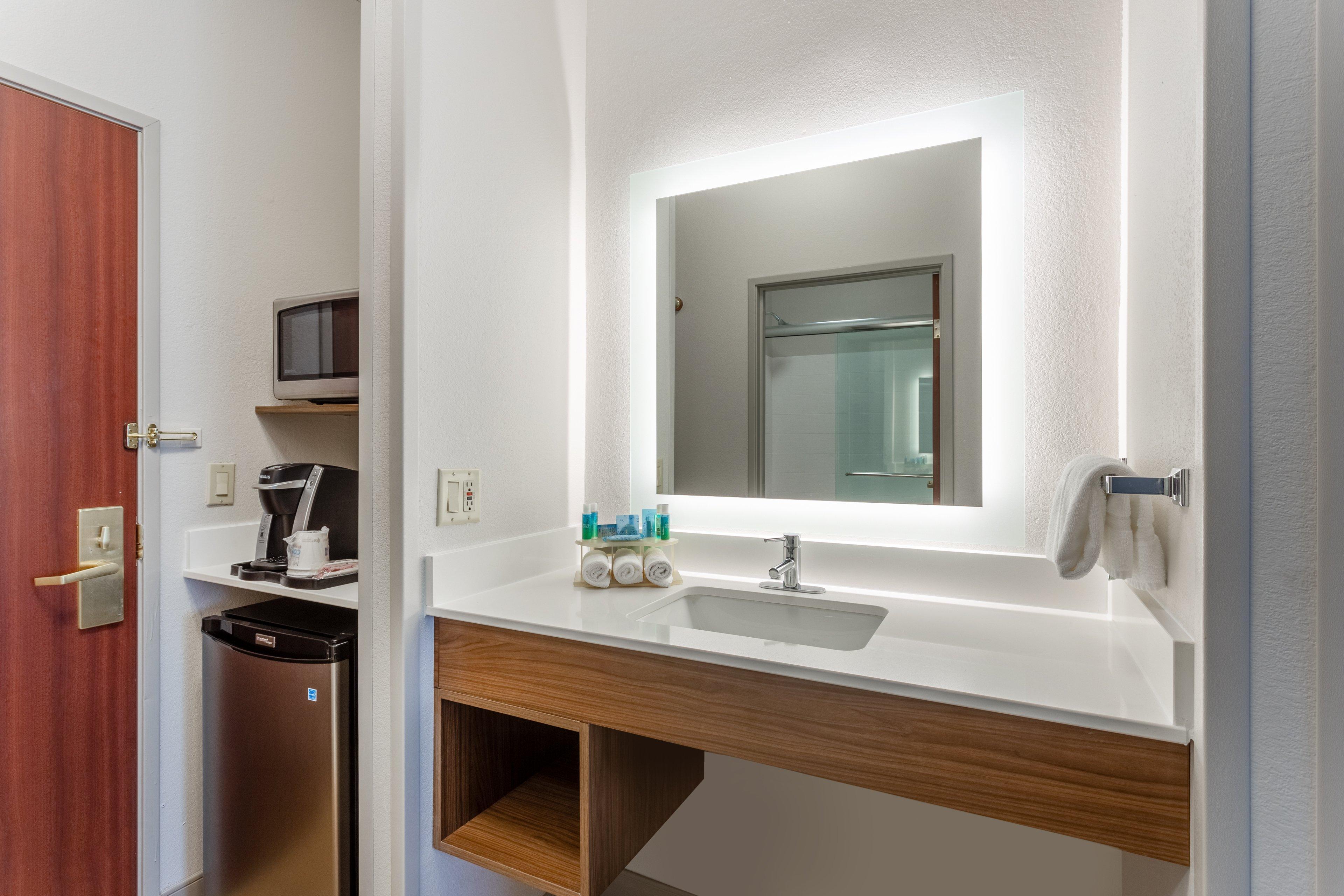 Holiday Inn Express Hotel & Suites Burlington By Ihg Екстер'єр фото