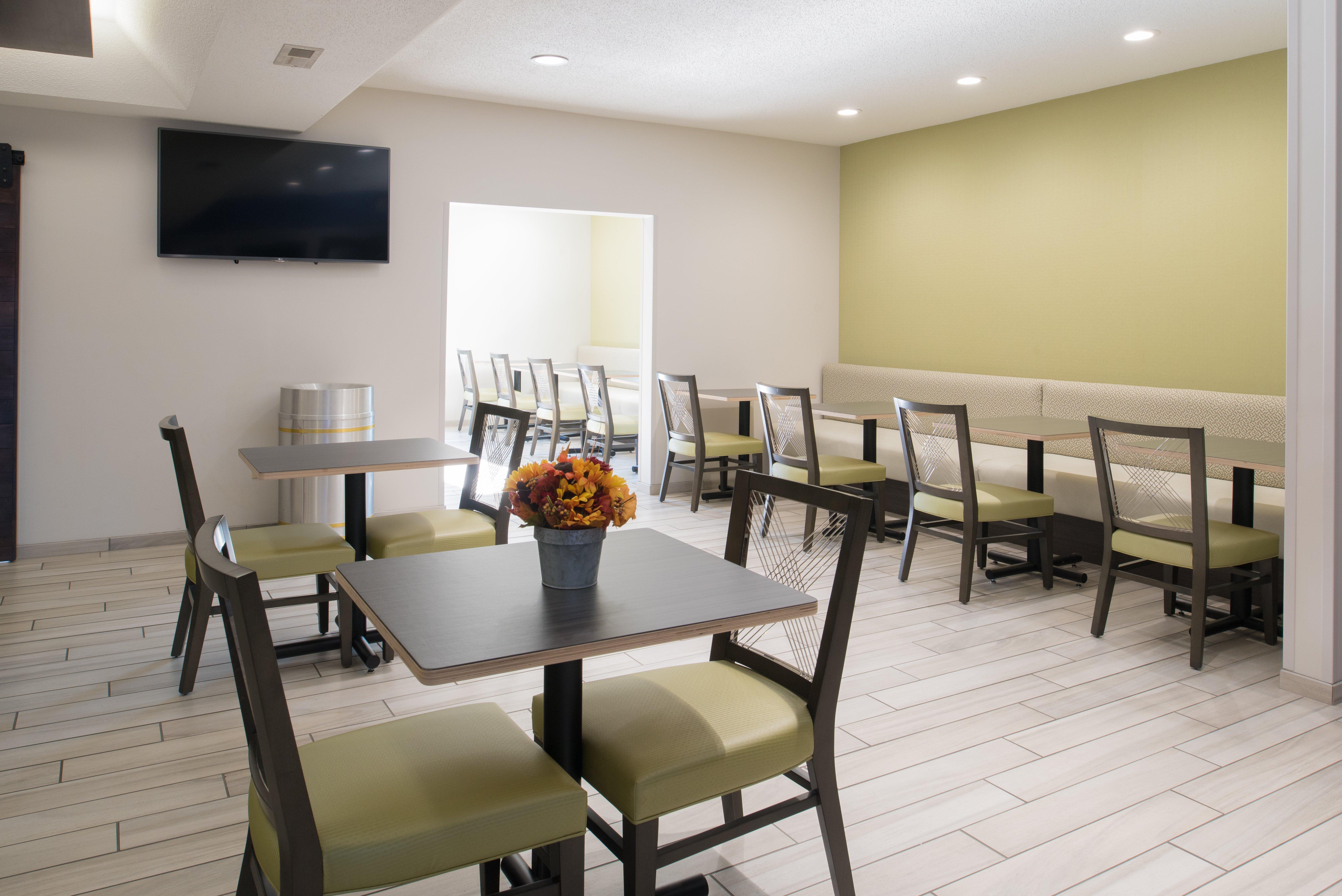 Holiday Inn Express Hotel & Suites Burlington By Ihg Екстер'єр фото