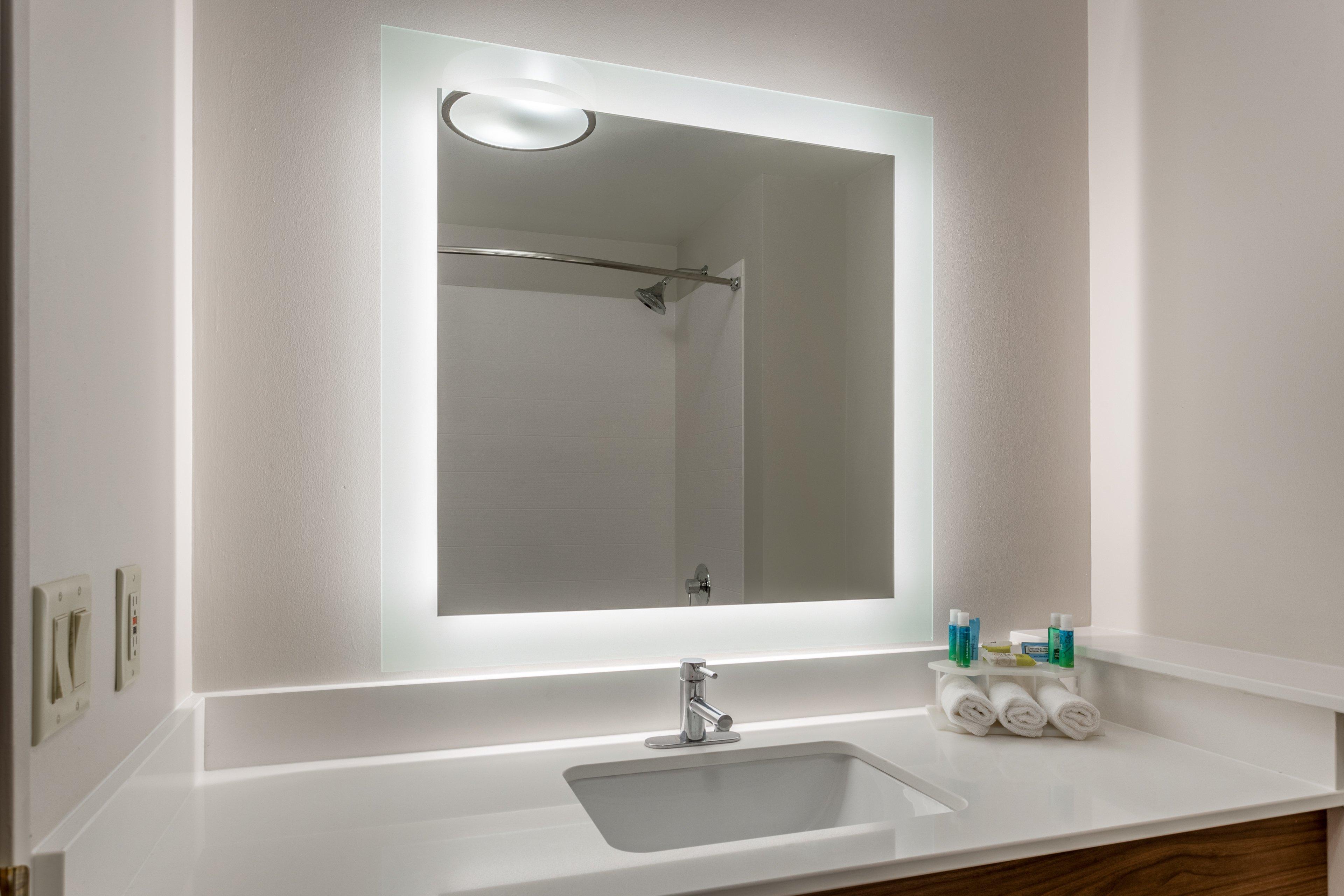 Holiday Inn Express Hotel & Suites Burlington By Ihg Екстер'єр фото