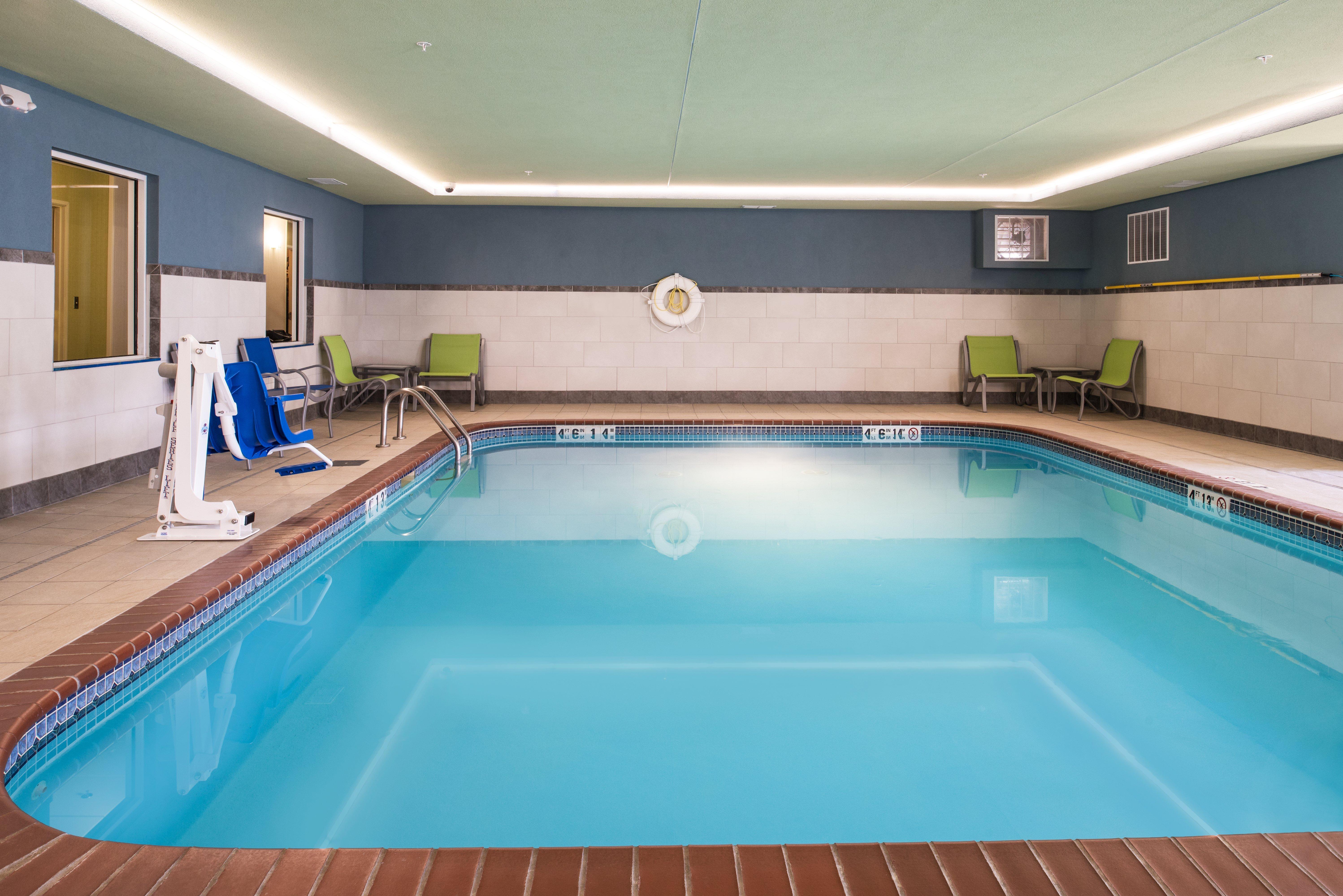 Holiday Inn Express Hotel & Suites Burlington By Ihg Екстер'єр фото