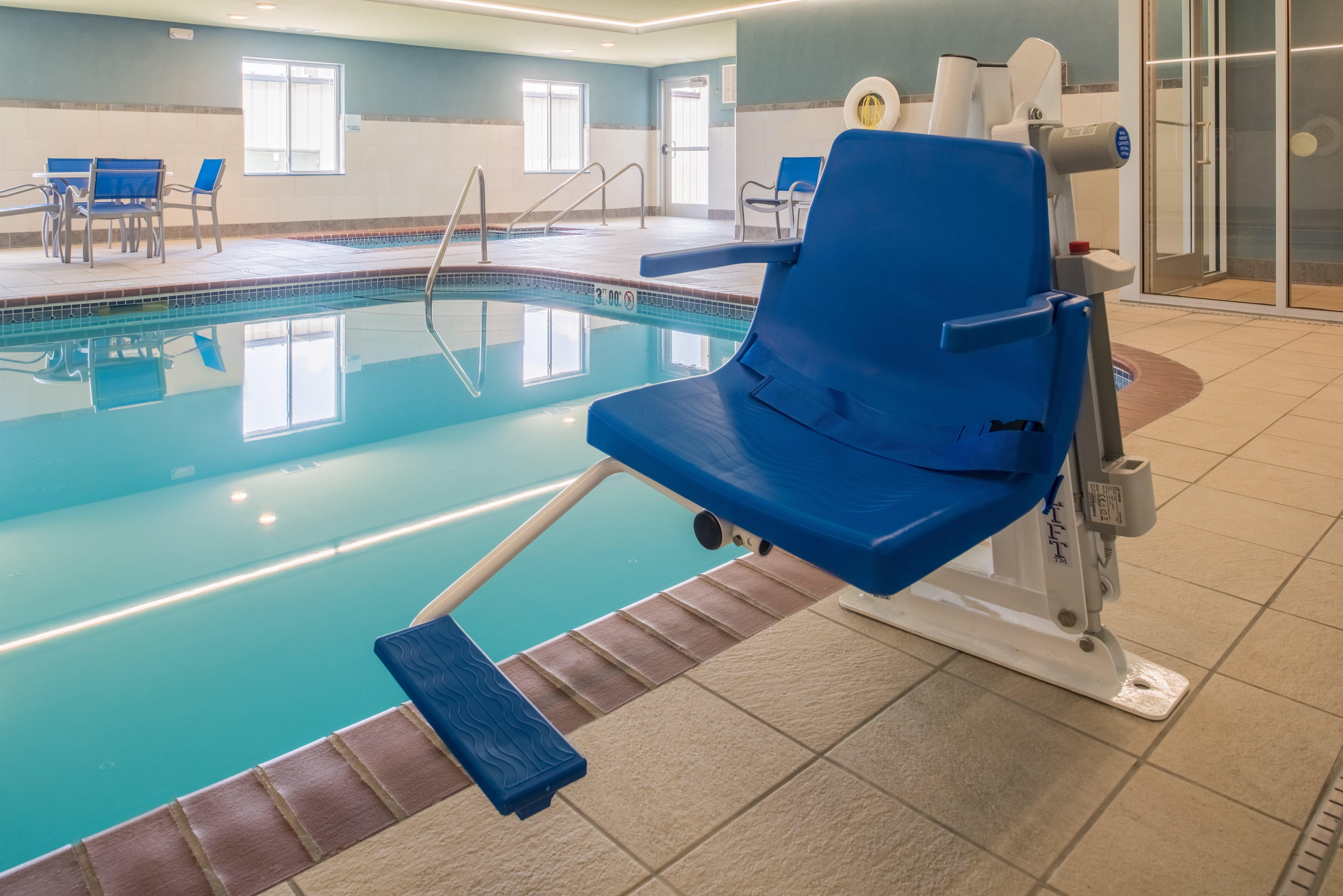 Holiday Inn Express Hotel & Suites Burlington By Ihg Екстер'єр фото