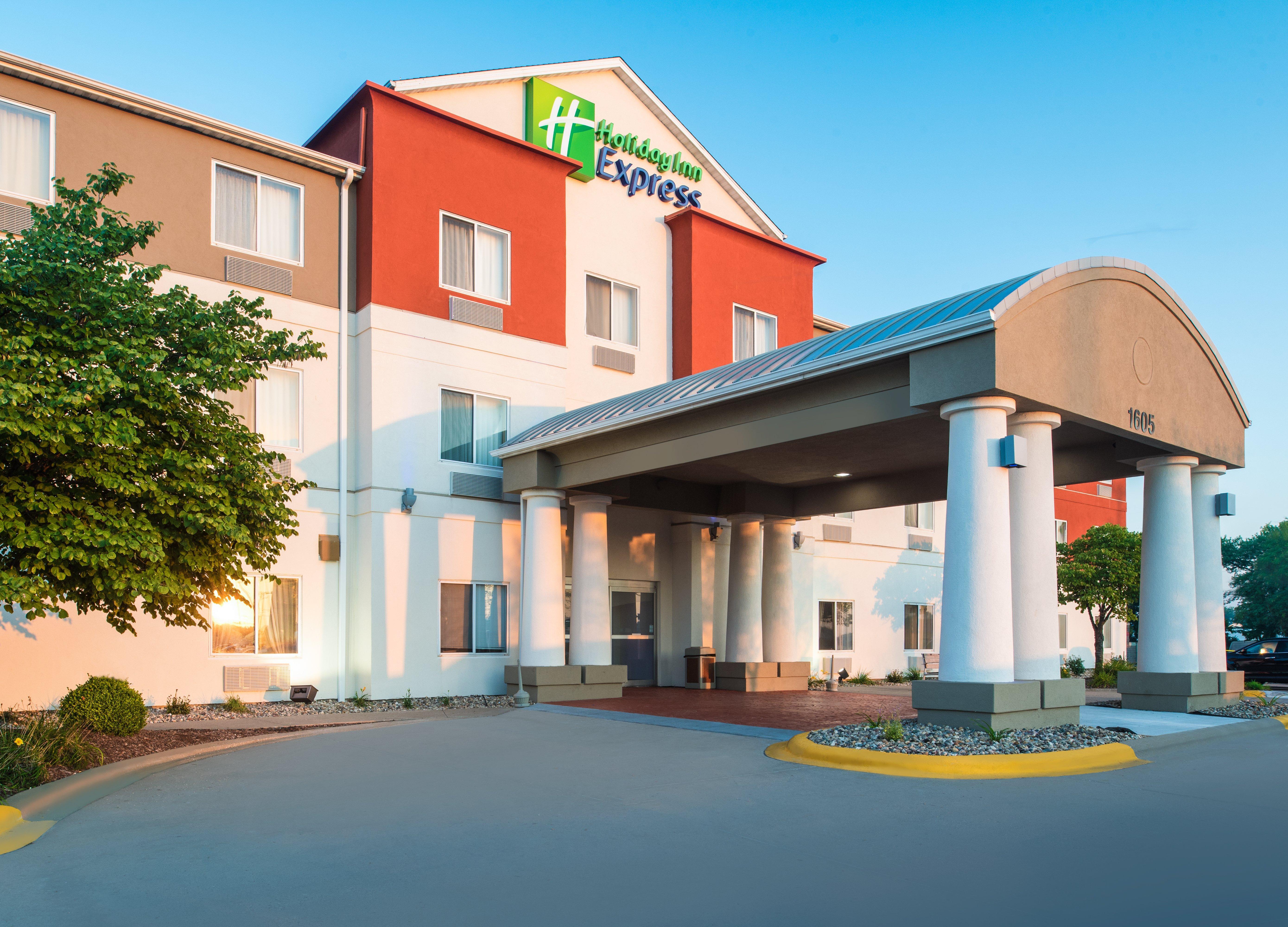 Holiday Inn Express Hotel & Suites Burlington By Ihg Екстер'єр фото