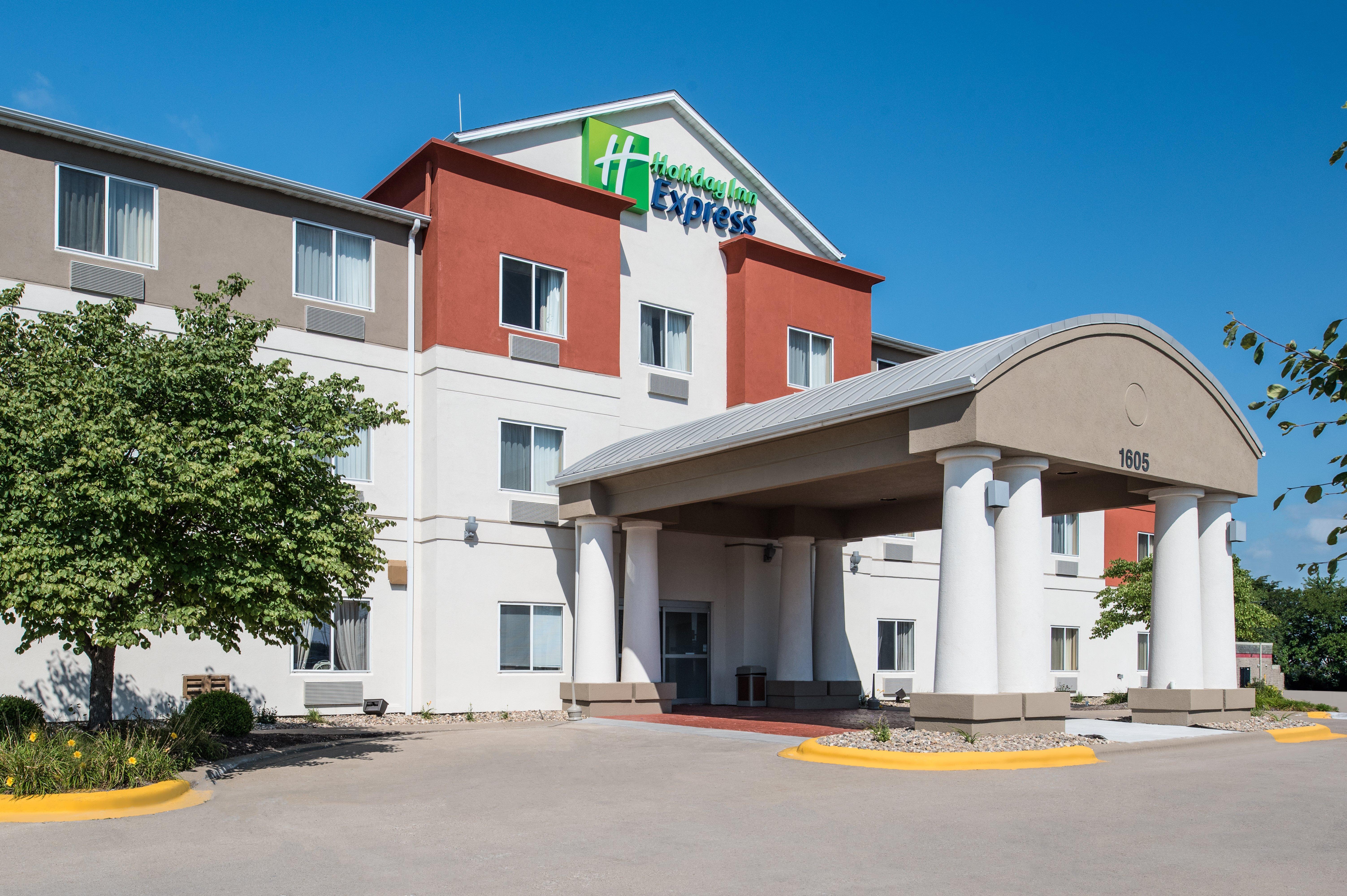 Holiday Inn Express Hotel & Suites Burlington By Ihg Екстер'єр фото