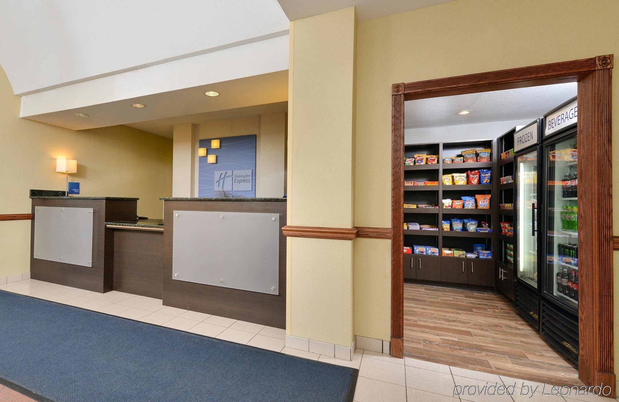 Holiday Inn Express Hotel & Suites Burlington By Ihg Екстер'єр фото