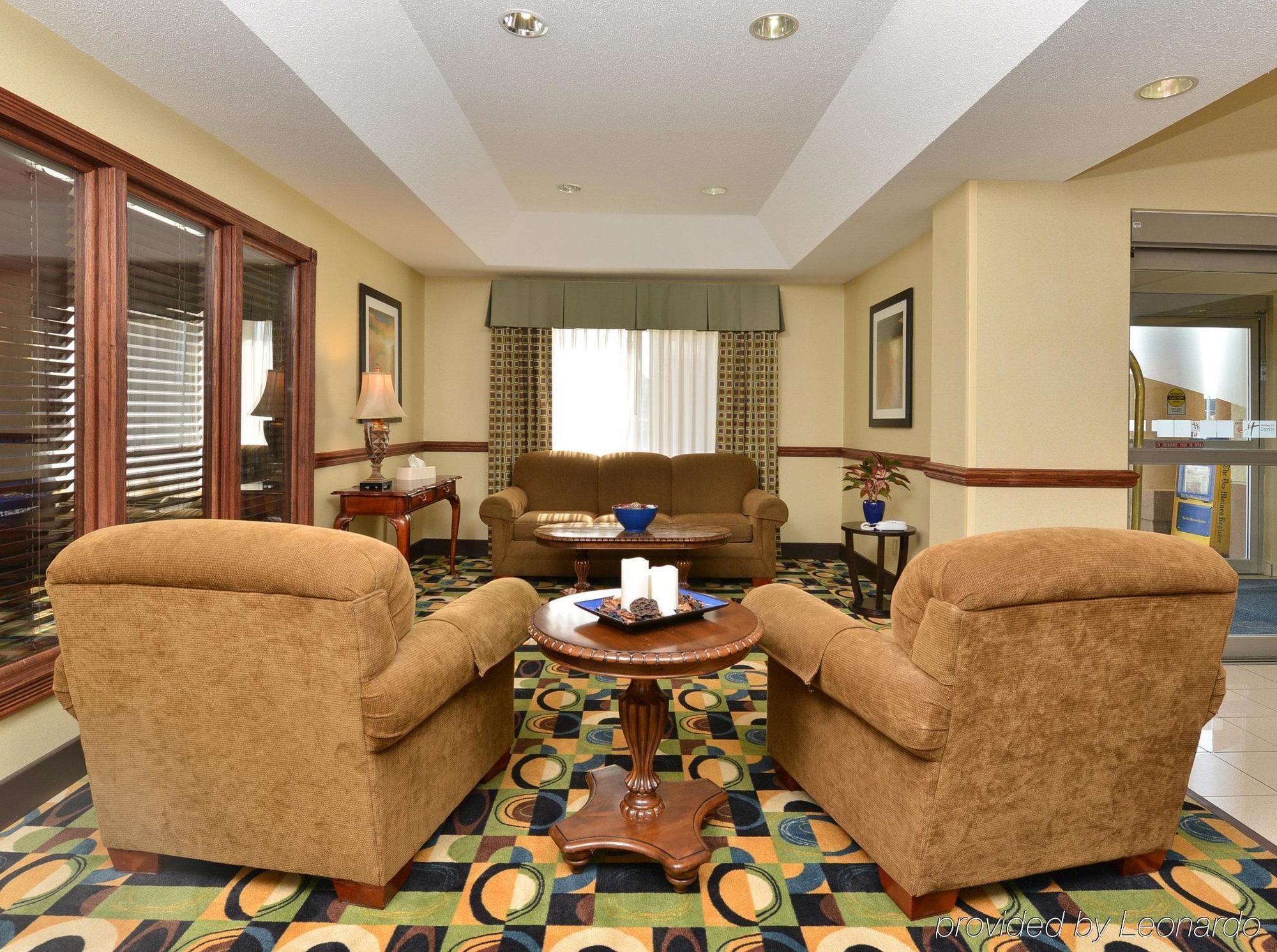 Holiday Inn Express Hotel & Suites Burlington By Ihg Екстер'єр фото