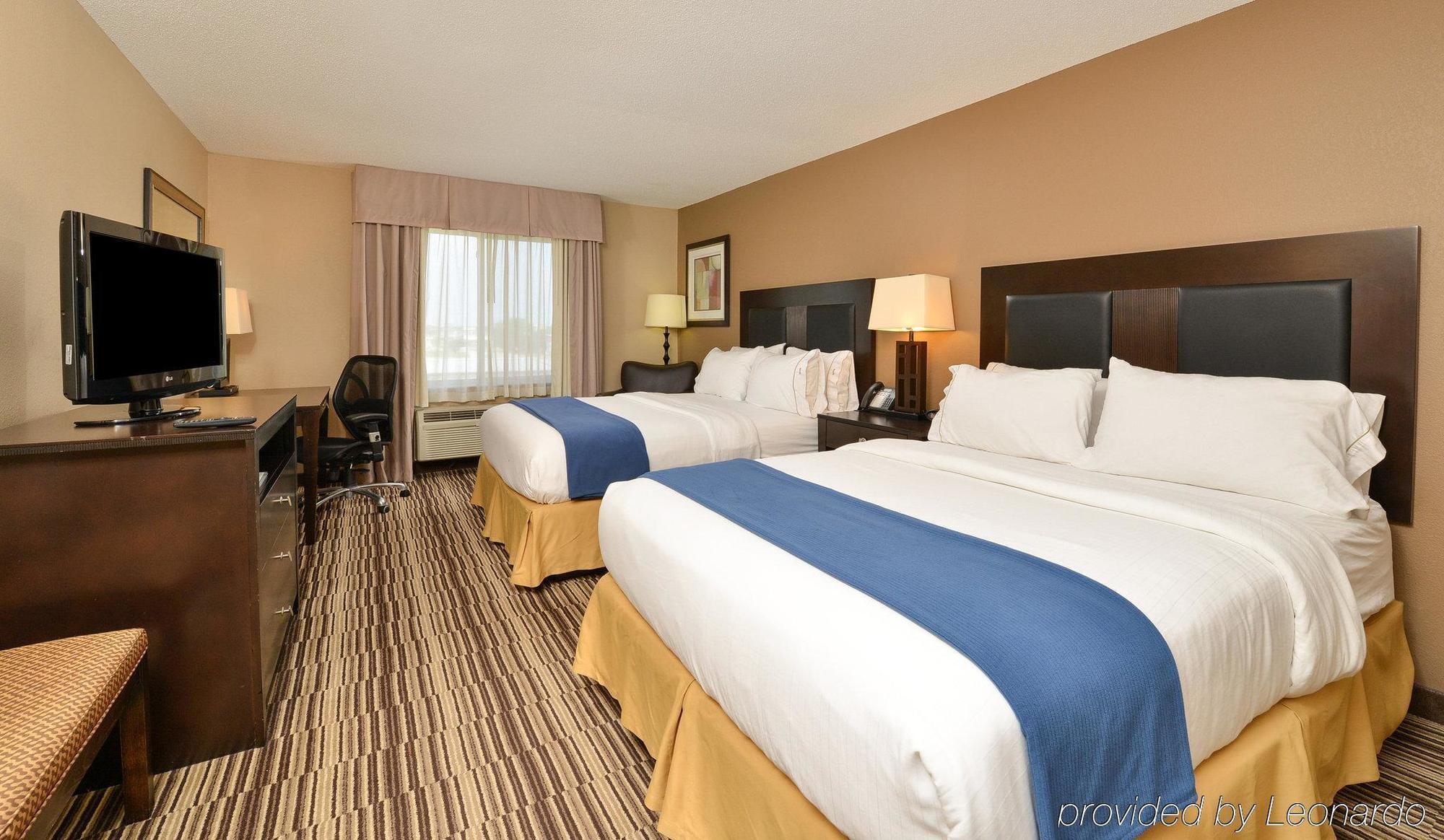 Holiday Inn Express Hotel & Suites Burlington By Ihg Екстер'єр фото