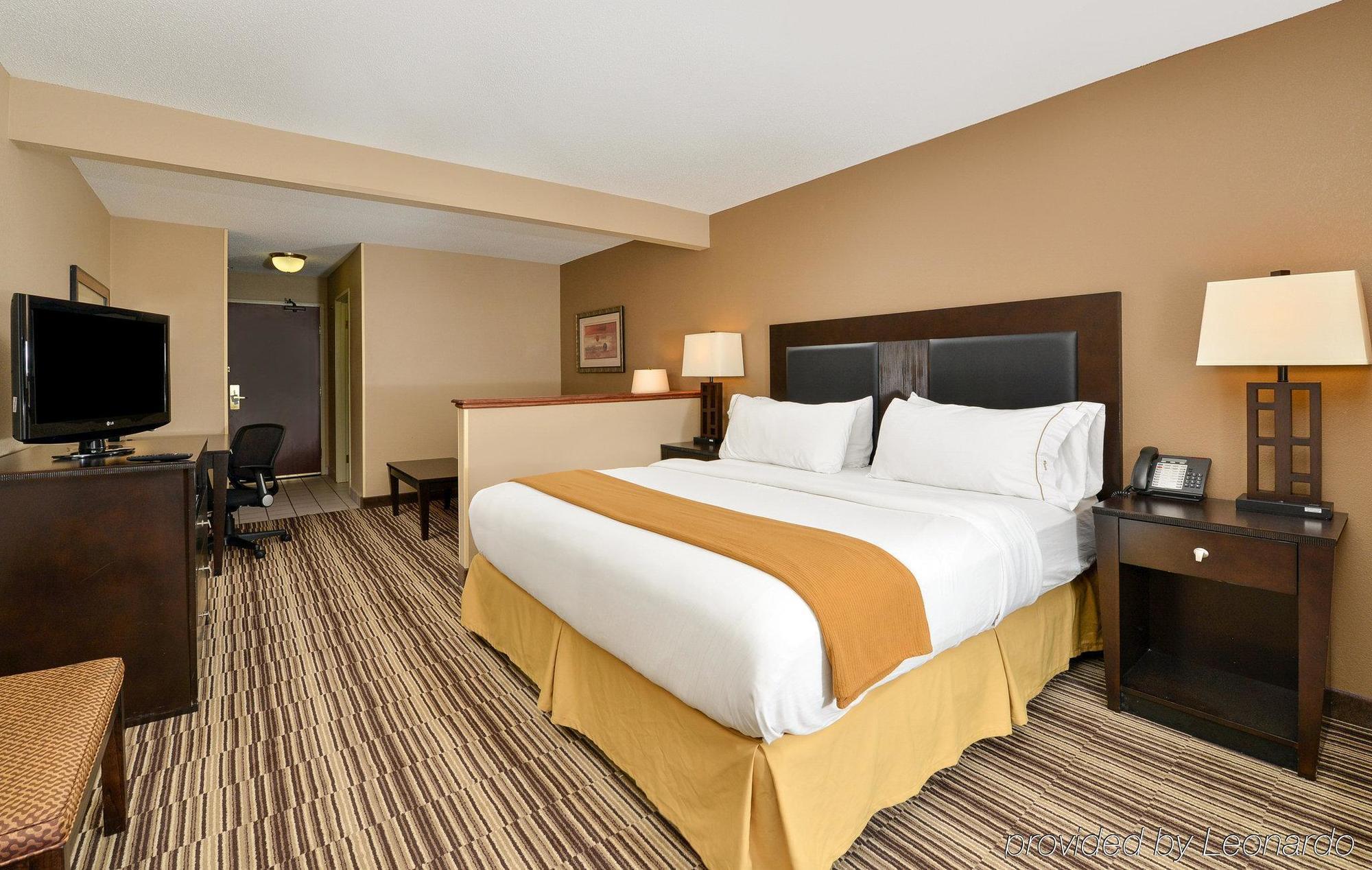 Holiday Inn Express Hotel & Suites Burlington By Ihg Екстер'єр фото