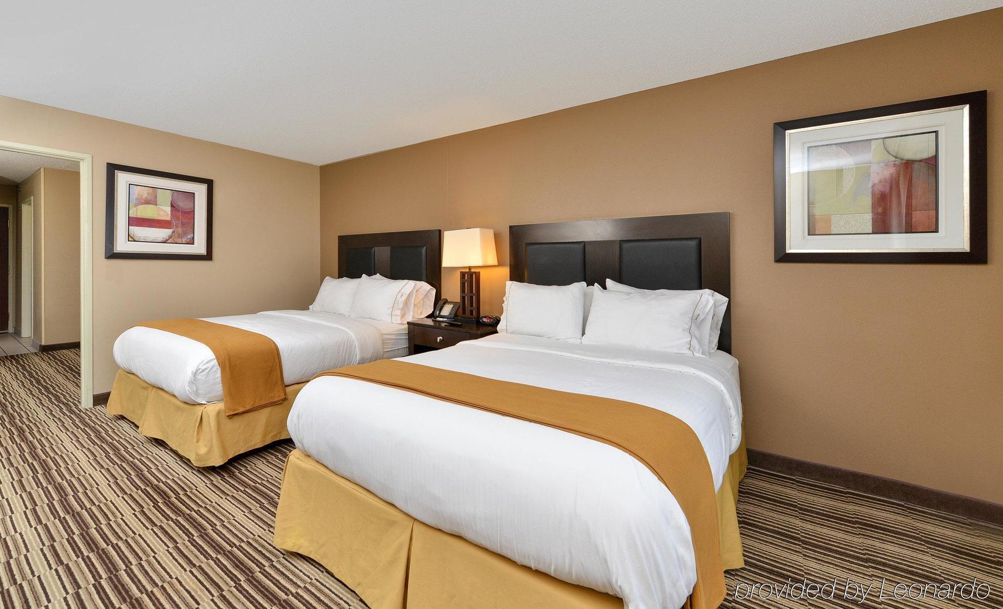 Holiday Inn Express Hotel & Suites Burlington By Ihg Екстер'єр фото